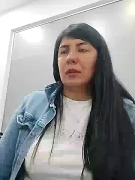 Snapshot of aisha_latina chatting on February 6, 7:18 pm aisha latina online show from February 6, 7:18 pm