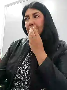 Snapshot of aisha_latina chatting on February 13, 3:03 pm aisha latina online show from February 13, 3:03 pm