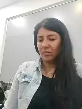 Snapshot of aisha_latina chatting on February 20, 4:36 pm aisha latina online show from February 20, 4:36 pm