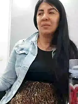 Snapshot of aisha_latina chatting on February 20, 7:41 pm aisha latina online show from February 20, 7:41 pm