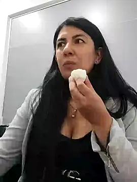 Snapshot of aisha_latina chatting on February 21, 1:33 pm aisha latina online show from February 21, 1:33 pm