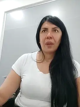 Snapshot of aisha_latina chatting on February 27, 3:59 pm aisha latina online show from February 27, 3:59 pm