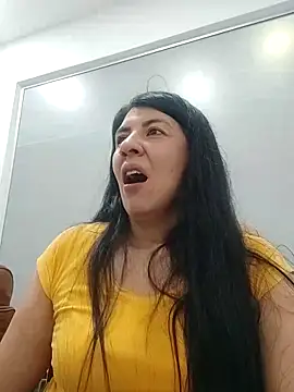 Snapshot of aisha_latina chatting on March 3, 3:31 pm aisha latina online show from March 3, 3:31 pm