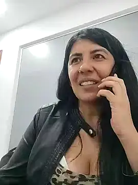 Snapshot of aisha_latina chatting on March 7, 8:11 pm aisha latina online show from March 7, 8:11 pm