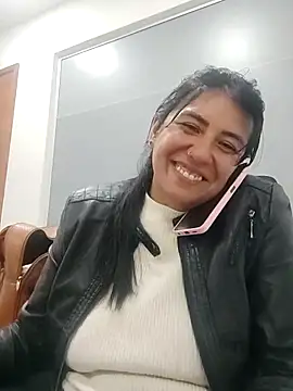 Snapshot of aisha_latina chatting on March 20, 9:35 pm aisha latina online show from March 20, 9:35 pm