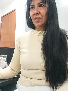 Snapshot of aisha_latina chatting on September 15, 2:17 pm aisha latina online show from September 15, 2:17 pm