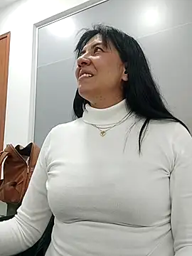 Snapshot of aisha_latina chatting on September 23, 5:05 pm aisha latina online show from September 23, 5:05 pm