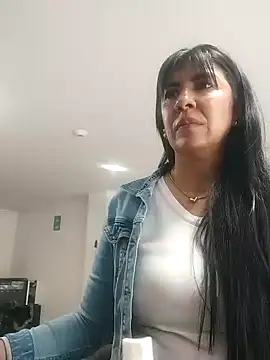 Snapshot of aisha_latina chatting on October 7, 4:26 pm aisha latina online show from October 7, 4:26 pm