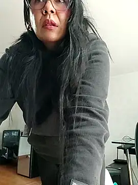 aisha latina online show from November 11, 1:55 pm