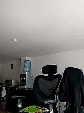 aisha latina online show from November 12, 2:50 pm