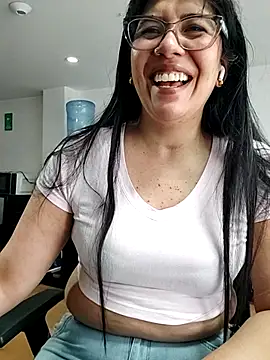 aisha latina online show from June 25, 2:43 pm