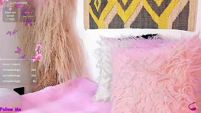 SophieRossi online show from March 13, 7:20 am