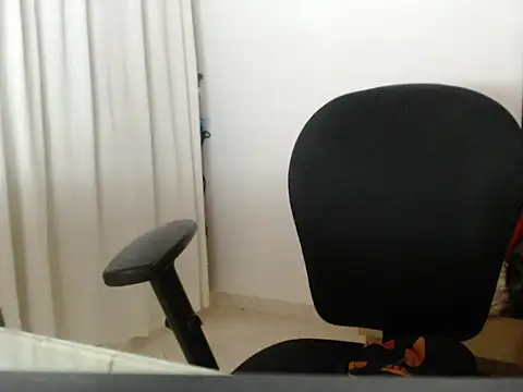 Snapshot of mariecam420 chatting on November 4, 3:27 am mariecam420 online show from November 4, 3:27 am