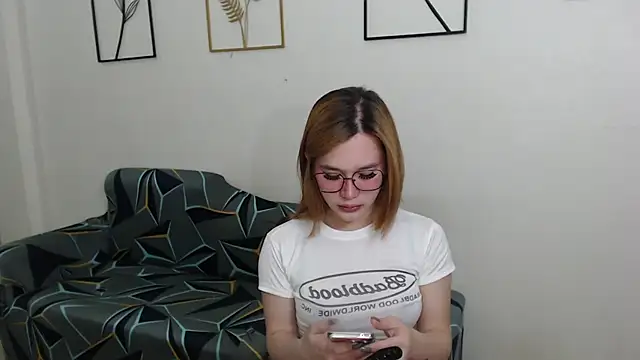 AmazingLuchie online show from February 14, 5:41 am