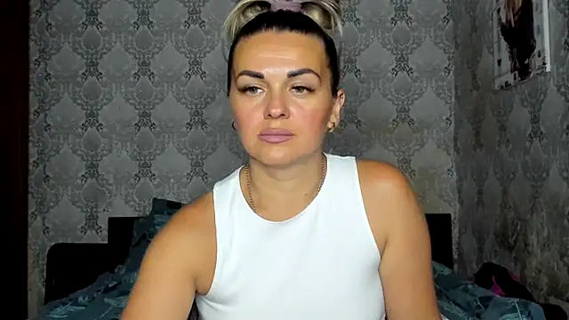 Snapshot of NicoletMoore chatting on July 22, 7:27 pm NicoletMoore online show from July 22, 7:27 pm