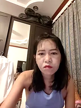 Snapshot of Little_suzy5 chatting on November 3, 7:15 pm Little suzy5 online show from November 3, 7:15 pm