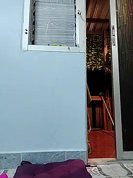 Snapshot of Little_suzy5 chatting on November 27, 7:27 pm Little suzy5 online show from November 27, 7:27 pm