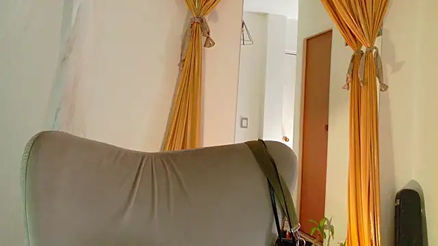 Snapshot of magali_19 chatting on June 24, 12:53 am magali 19 online show from June 24, 12:53 am
