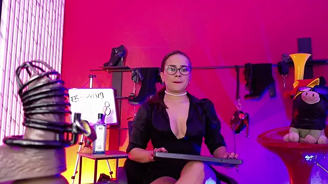 MistressSlut1 online show from July 6, 11:29 am