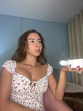 Snapshot of RouseColins chatting on January 7, 12:34 am RouseColins online show from January 7, 12:34 am