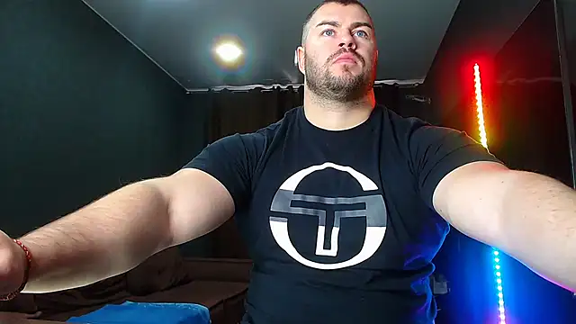 Snapshot of muscularjohnforuX chatting on February 17, 8:30 am muscularjohnforuX online show from February 17, 8:30 am