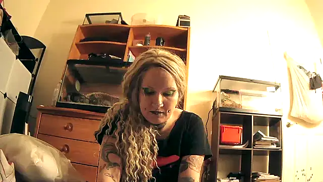 dejadeloree online show from February 5, 3:02 am