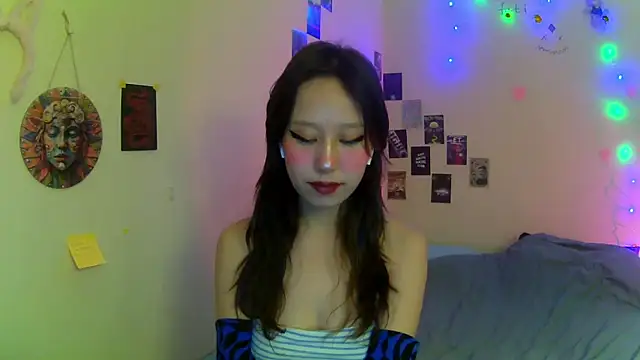 Snapshot of hazelseason chatting on December 15, 10:47 pm hazelseason online show from December 15, 10:47 pm