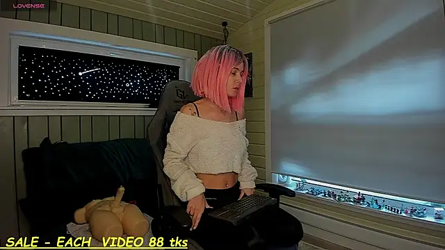 Snapshot of SandyChris chatting on November 14, 10:14 am SandyChris online show from November 14, 10:14 am