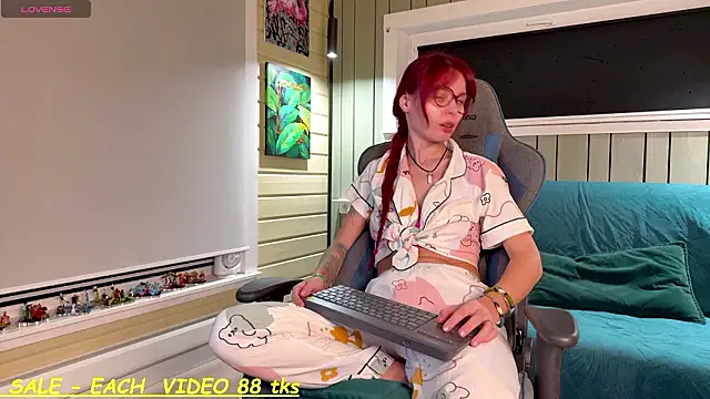 SandyChris online show from February 5, 4:50 am