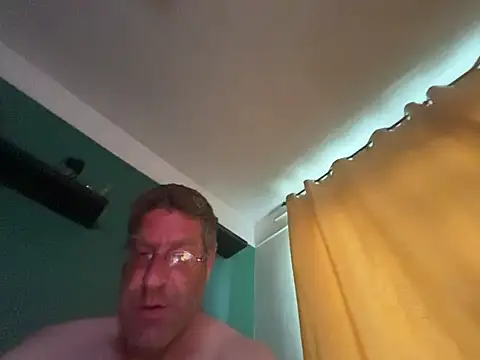 Snapshot of bigboy6880 chatting on July 14, 4:39 am bigboy6880 online show from July 14, 4:39 am