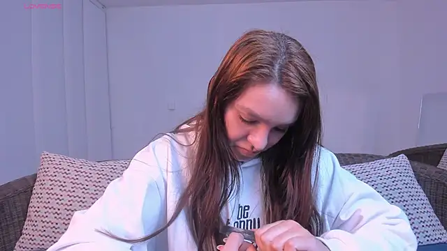 miataylorr1 online show from February 4, 11:16 am