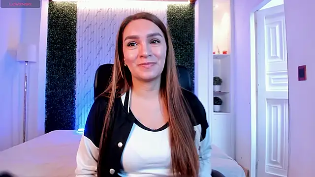 miataylorr1 online show from October 12, 12:04 pm