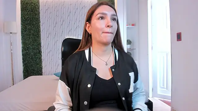 miataylorr1 online show from November 20, 12:27 pm