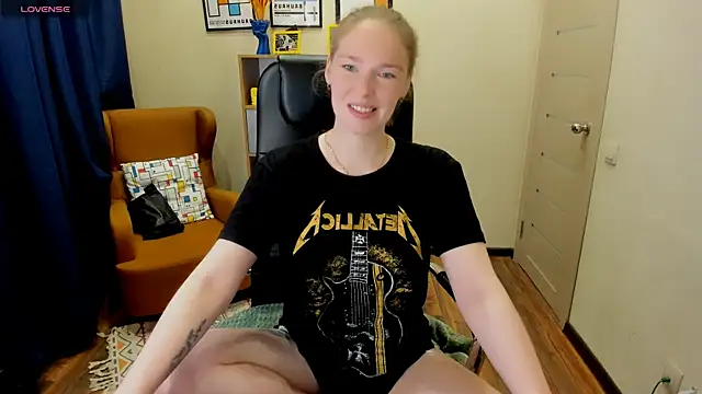 Snapshot of _fiona_Love chatting on June 21, 8:11 pm fiona Love online show from June 21, 8:11 pm