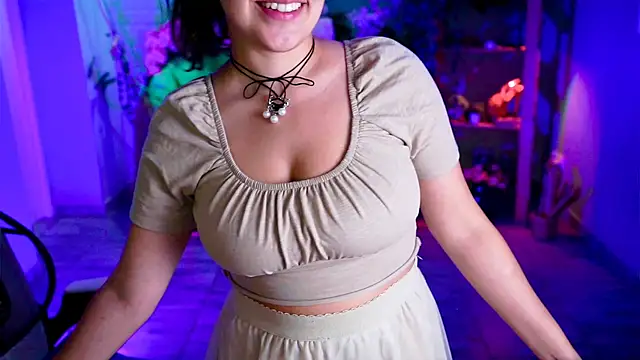 Snapshot of CeceliaJohnson chatting on July 17, 6:09 am CeceliaJohnson online show from July 17, 6:09 am