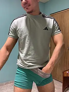 Snapshot of steven_clain chatting on December 28, 7:33 am steven clain online show from December 28, 7:33 am