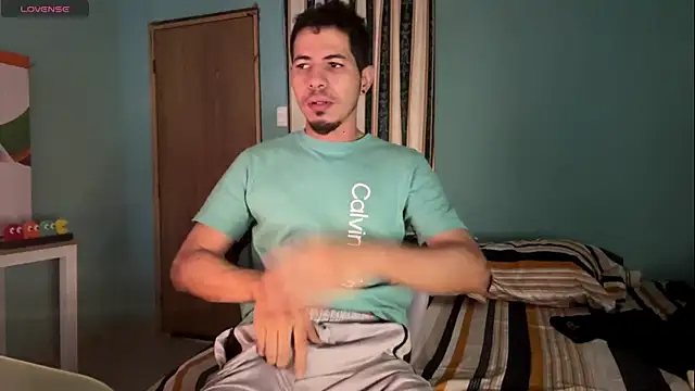 Snapshot of steven_clain chatting on May 18, 8:58 pm steven clain online show from May 18, 8:58 pm