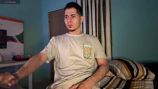Snapshot of steven_clain chatting on May 23, 8:07 am steven clain online show from May 23, 8:07 am