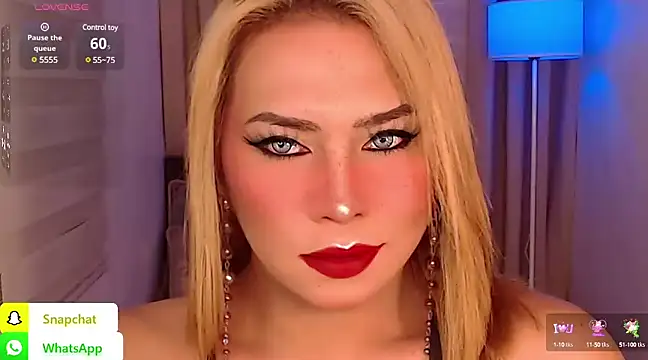 Snapshot of QUEEN_GIAMOORE69 chatting on December 12, 9:58 pm QUEEN GIAMOORE69 online show from December 12, 9:58 pm