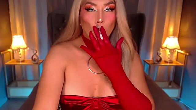 Snapshot of QUEEN_GIAMOORE69 chatting on March 15, 7:42 pm QUEEN GIAMOORE69 online show from March 15, 7:42 pm