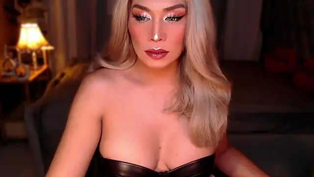Snapshot of QUEEN_GIAMOORE69 chatting on May 23, 11:31 pm QUEEN GIAMOORE69 online show from May 23, 11:31 pm