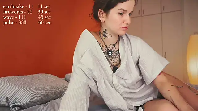 Snapshot of bbambi_ chatting on May 17, 10:33 am bbambi online show from May 17, 10:33 am
