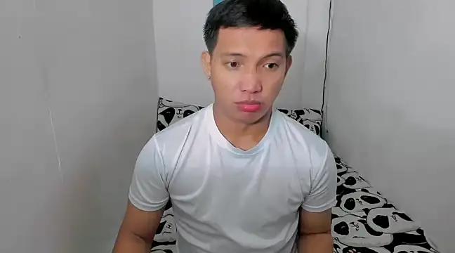 Snapshot of xSebastian19 chatting on January 3, 11:01 pm xSebastian19 online show from January 3, 11:01 pm