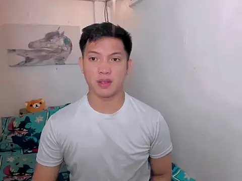 Snapshot of xSebastian19 chatting on May 3, 8:09 am xSebastian19 online show from May 3, 8:09 am