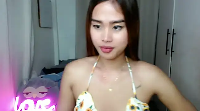 Snapshot of princessjadexx chatting on December 22, 2:06 pm princessjadexx online show from December 22, 2:06 pm