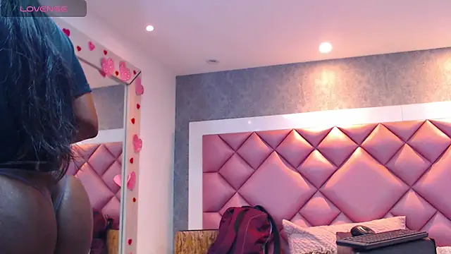Snapshot of DanielaDuff chatting on May 5, 7:44 pm DanielaDuff online show from May 5, 7:44 pm