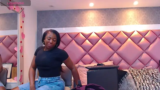 Snapshot of DanielaDuff chatting on May 7, 7:19 pm DanielaDuff online show from May 7, 7:19 pm