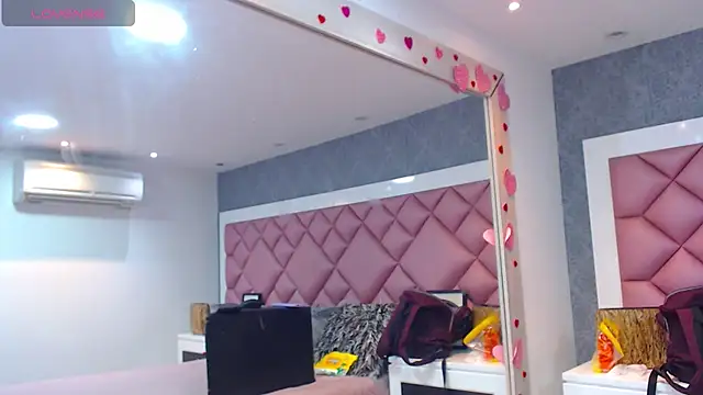 Snapshot of DanielaDuff chatting on June 5, 7:19 pm DanielaDuff online show from June 5, 7:19 pm