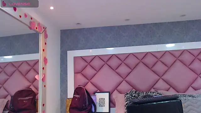 Snapshot of DanielaDuff chatting on June 24, 7:35 pm DanielaDuff online show from June 24, 7:35 pm