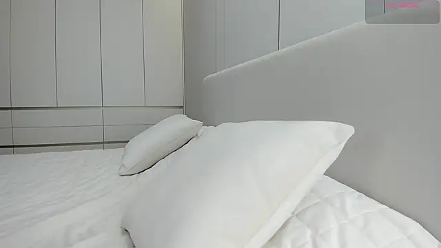JenniferQueen11 online show from June 21, 9:01 am